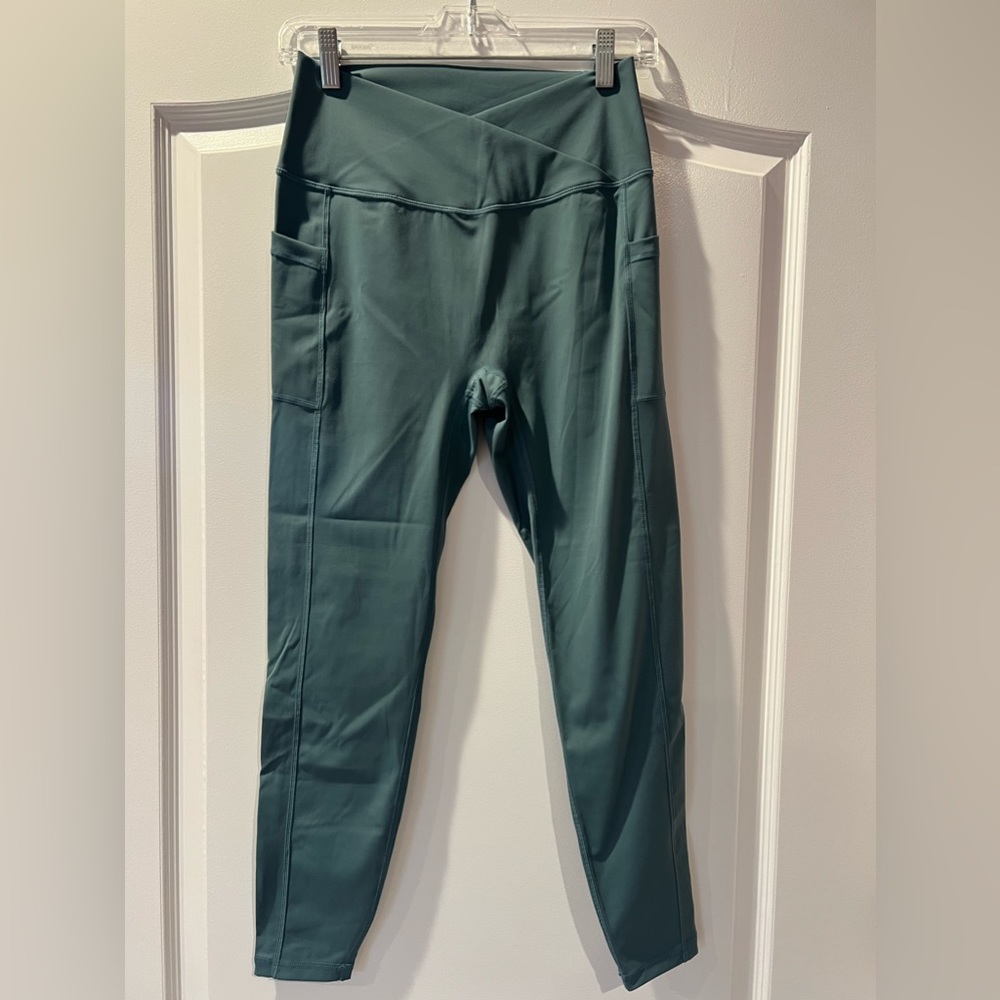 Women’s Creamy Crossover Leggings